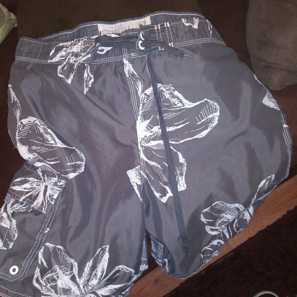 Men areopostale board shorts sz .medium
